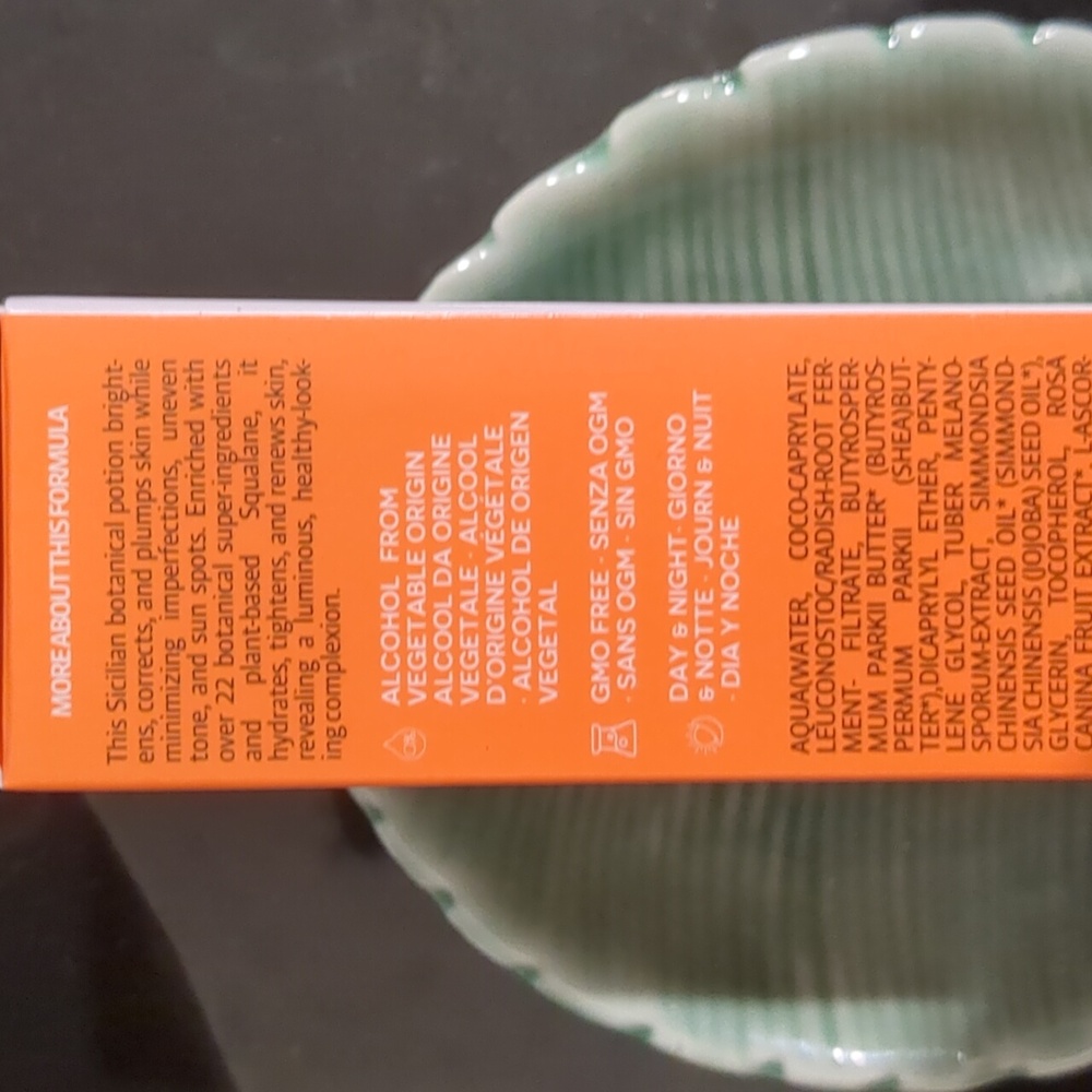 Plump & Illuminate Serum - Picture 3 of 4